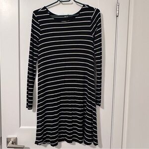 Old Navy Black White Stripe Long Sleeve Dress Size XS Womens *Very stretchy